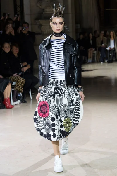 Look 10